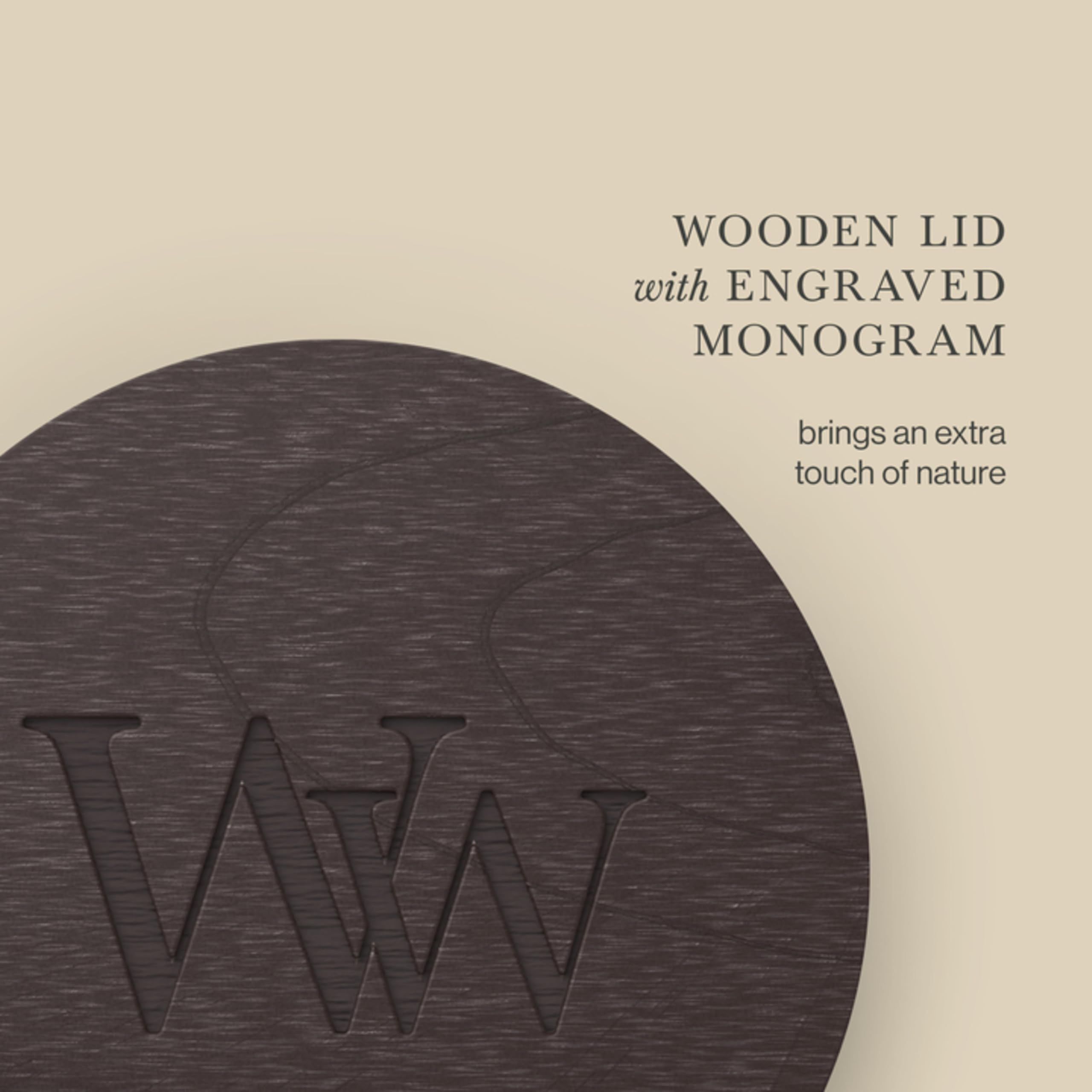WoodWick vela Shoreline encendida en salón creando ambiente acogedor