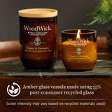 WoodWick(ウッドウィック) vela encendida en sala, aroma cálido que crea ambiente acogedor