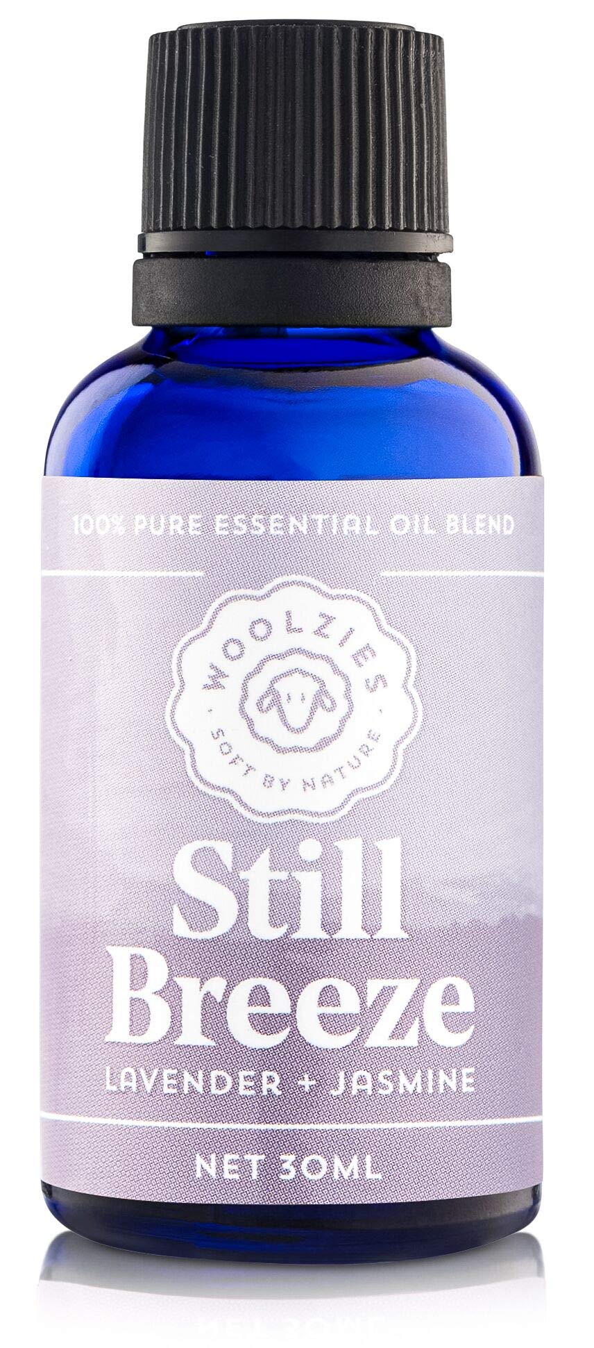 Gota del aceite Woolzies Still Breeze en superficie, resaltando pureza y fragancia floral