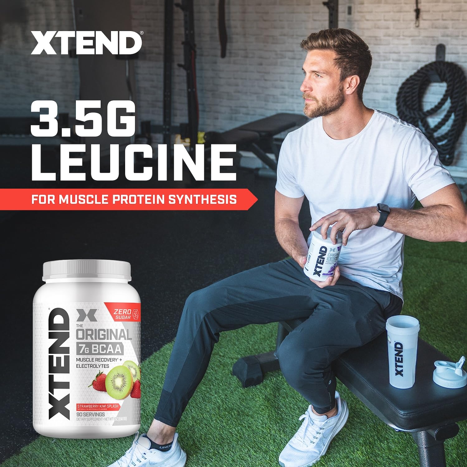 Xtend envase al lado de una mano mostrando tamaño y 90 servicios