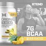 Xtend vaso preparado en uso durante entrenamiento para hidratación y electrolitos