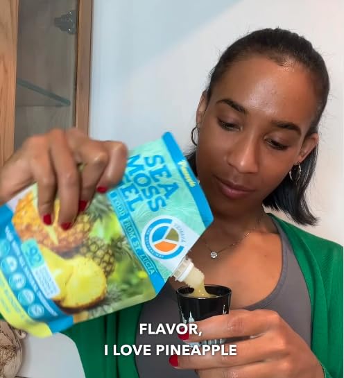 YEMAYA frasco en escenario tropical que sugiere sabor natural y frescura