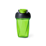 YETI botella en uso en gimnasio mezcla rápida antes del entrenamiento