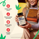 YOUBYNATURE cápsula en mano mostrando tamaño y facilidad de deglución
