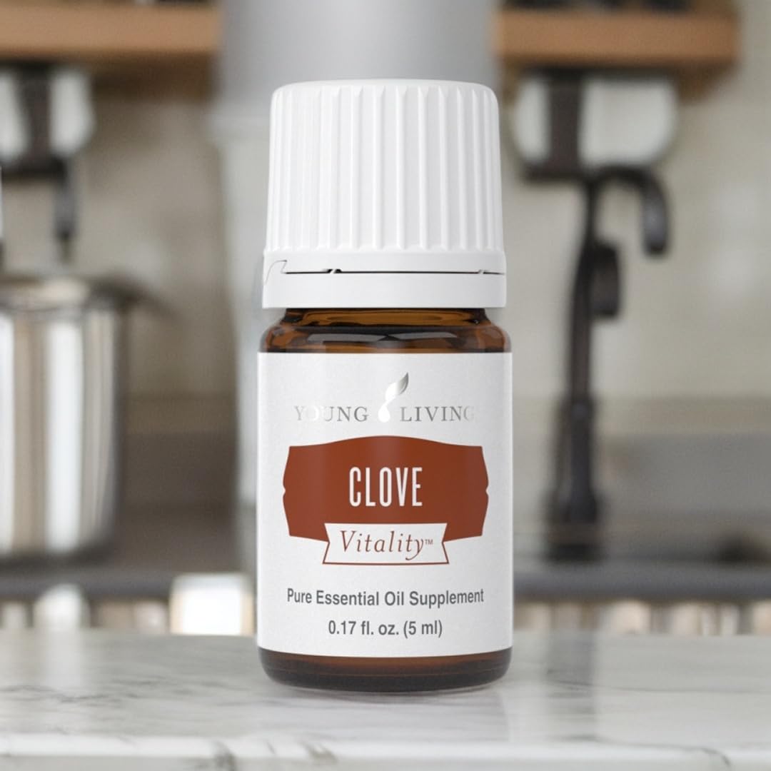 Young Living frasco de 5 ml junto a una moneda para comparar tamaño
