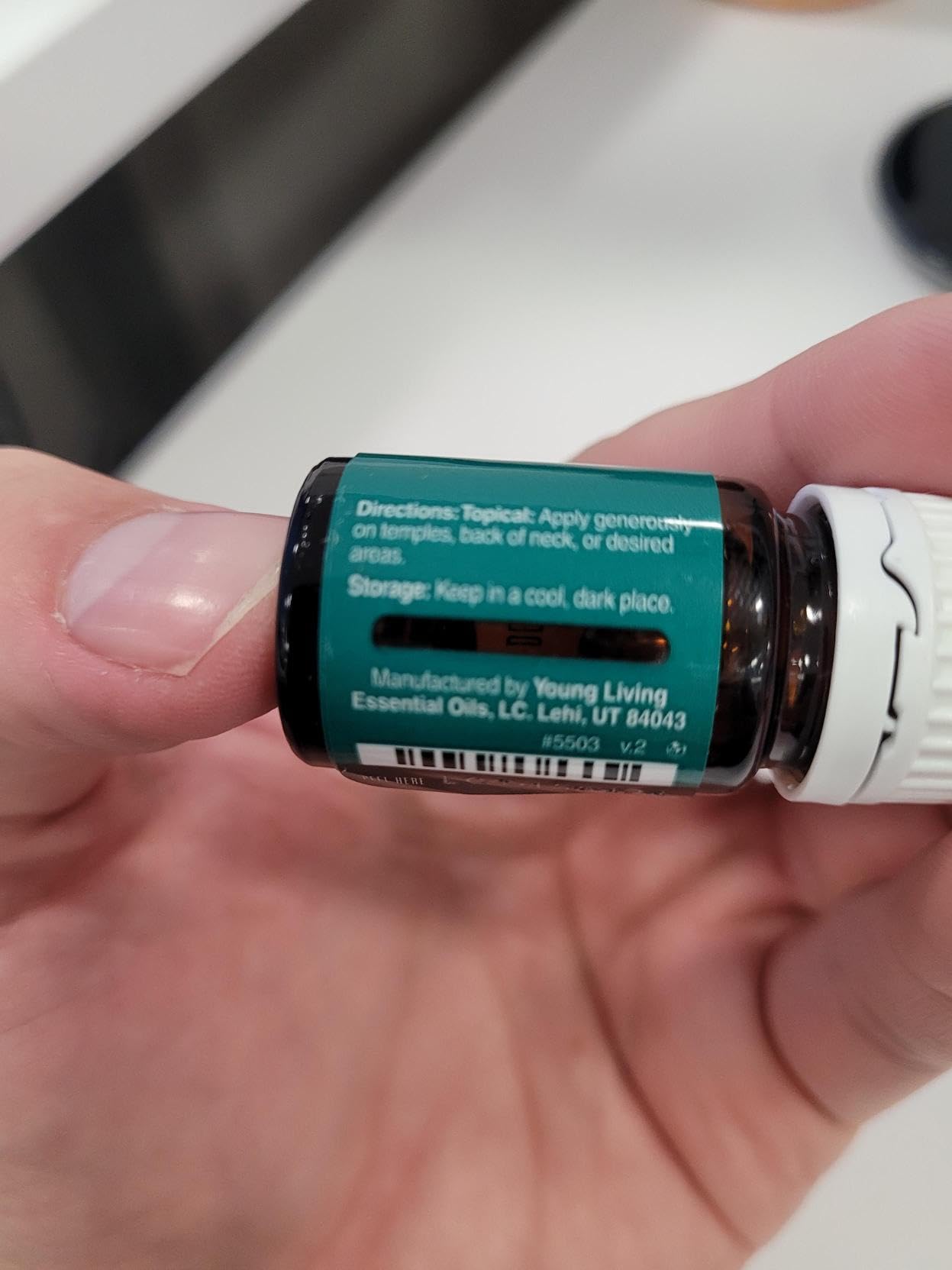 Young Living Deep Relief textura aplicada en piel con sensación fresca inmediata