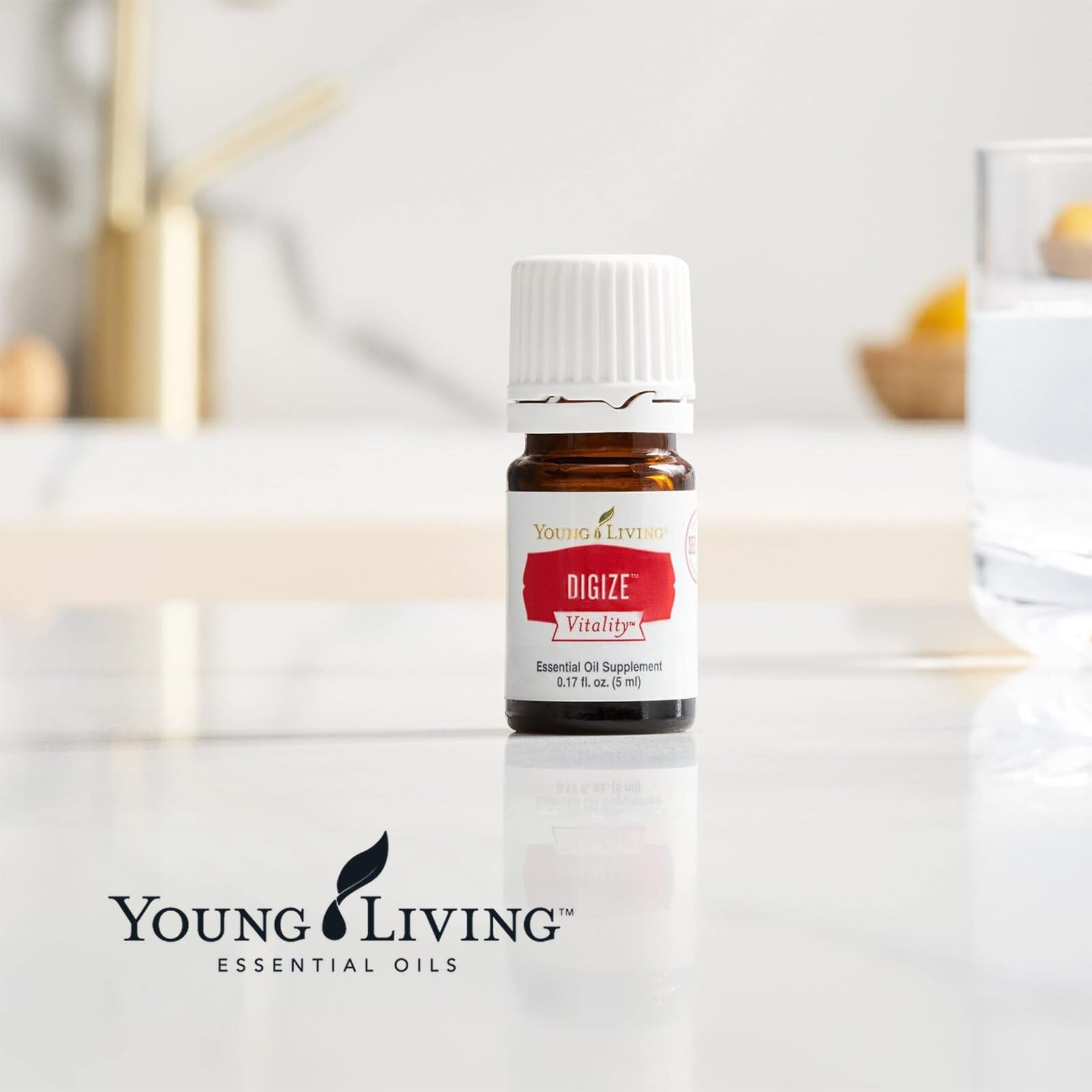 Young Living DiGize junto a objetos cotidianos mostrando escala de 5 ml