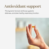 Young Living persona sosteniendo una cápsula para una toma discreta y práctica