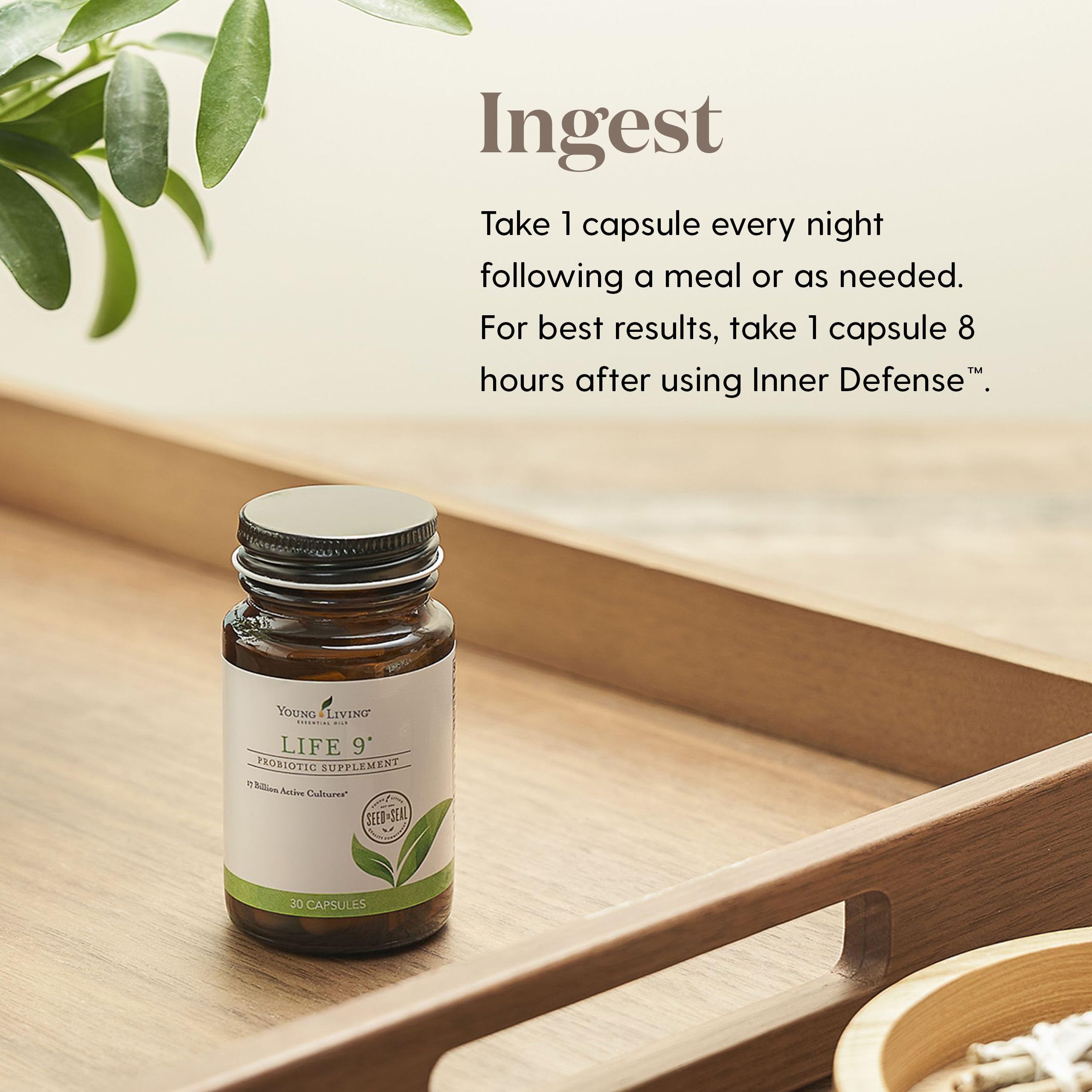Young Living cápsula en mano demostrando facilidad de toma diaria