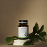 Young Living frasco en cocina estilo de vida resaltando beneficio para rutina diaria