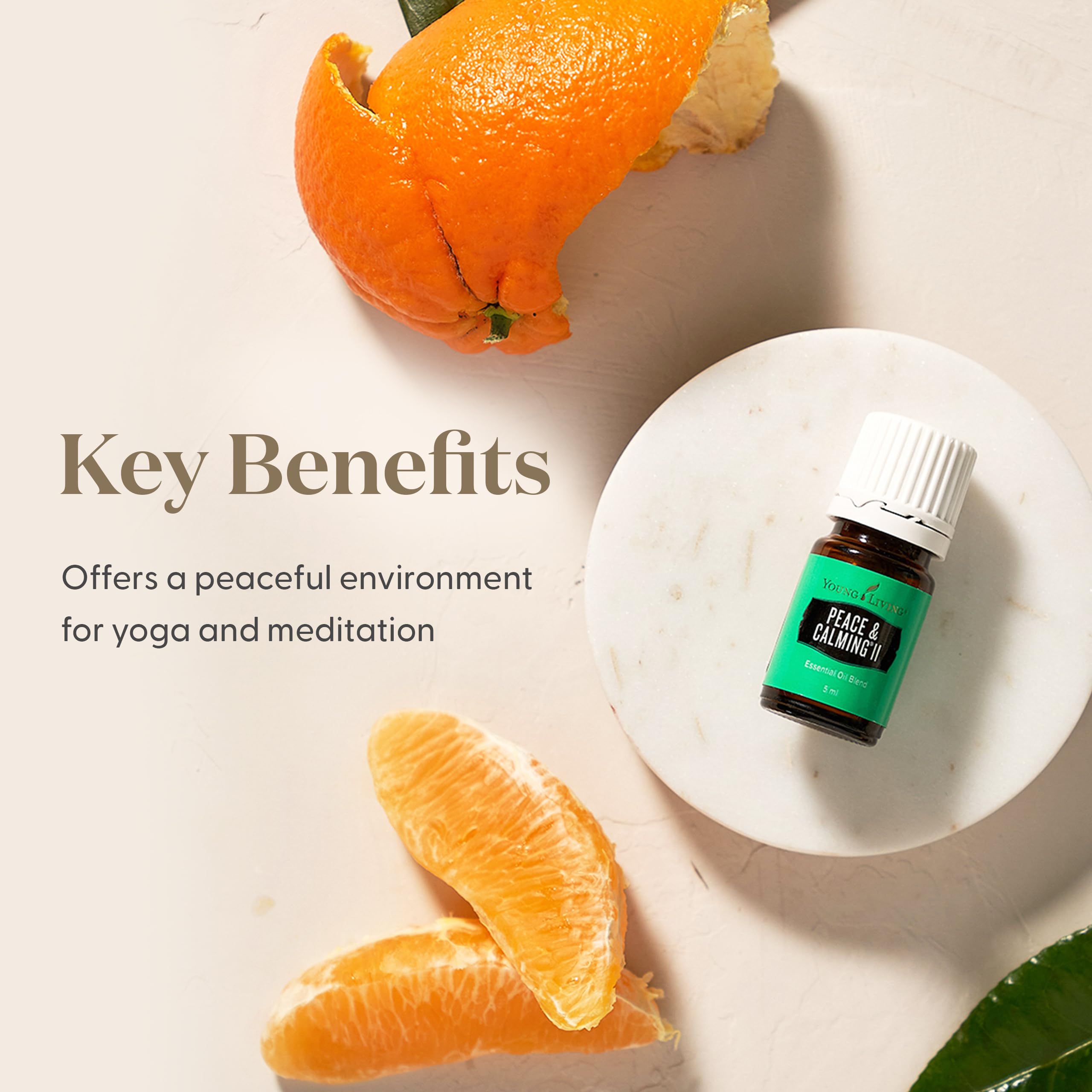 Young Living frasco Peace & Calming II junto a moneda, comparación de tamaño práctica