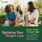 YUM-V'S gomitas en mano mostrando tamaño y facilidad de consumo