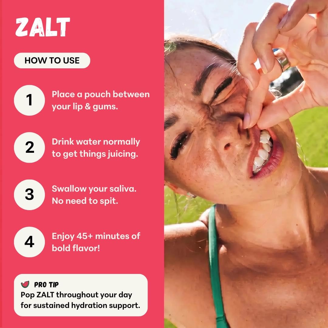 ZALT pouch en mano para mostrar tamaño de bolsillo y comodidad
