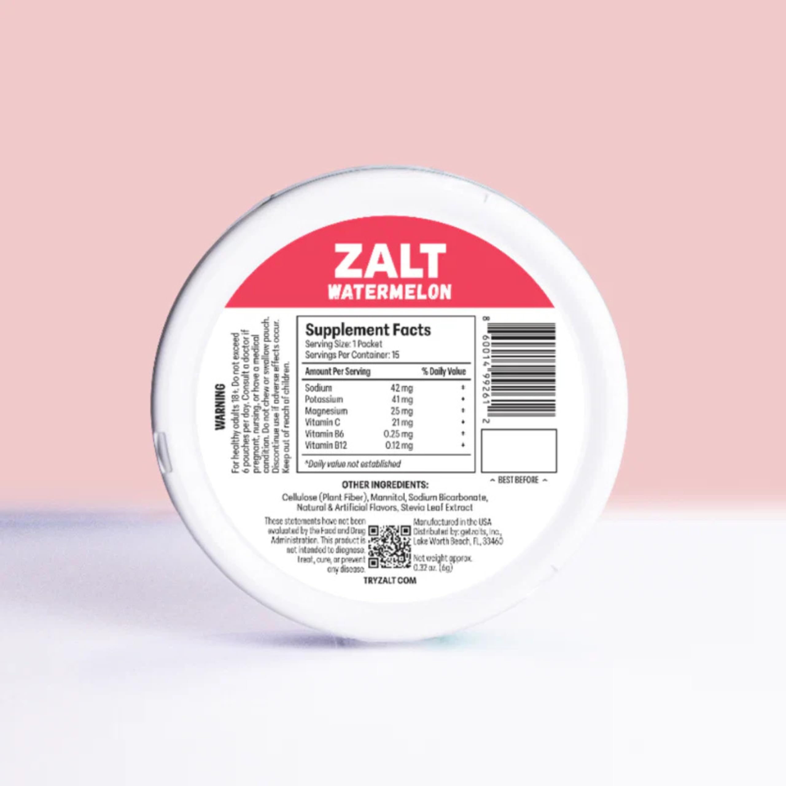 Sandía fresca junto a pouch ZALT evocando sabor jugoso y refrescante