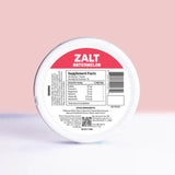 Sandía fresca junto a pouch ZALT evocando sabor jugoso y refrescante