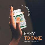 Zaytun Vitamins comparación de tamaño en manos para ver la escala y manejarla fácil