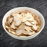 Zen Ginseng rodajas en plato listas para infusionar, conveniencia en cocina